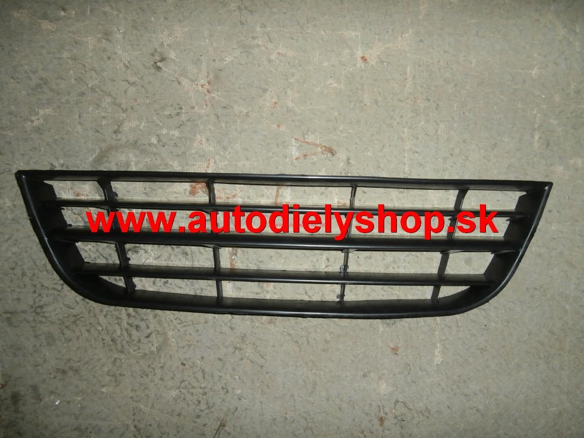 VW Polo 3/05- mriežka v prednom nárazníku Stred 